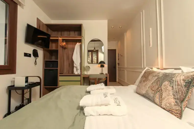 Rooms & Suites