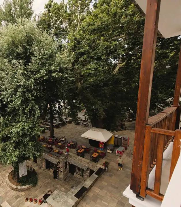Exploring Makrinitsa: The Balcony of Pelion - Square View - Balcon Makrinitsa - Luxury Guesthouse