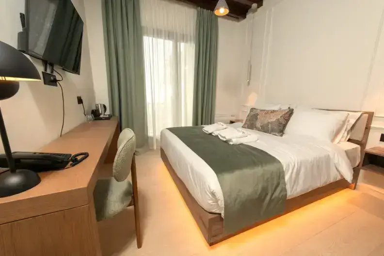 Rooms & Suites