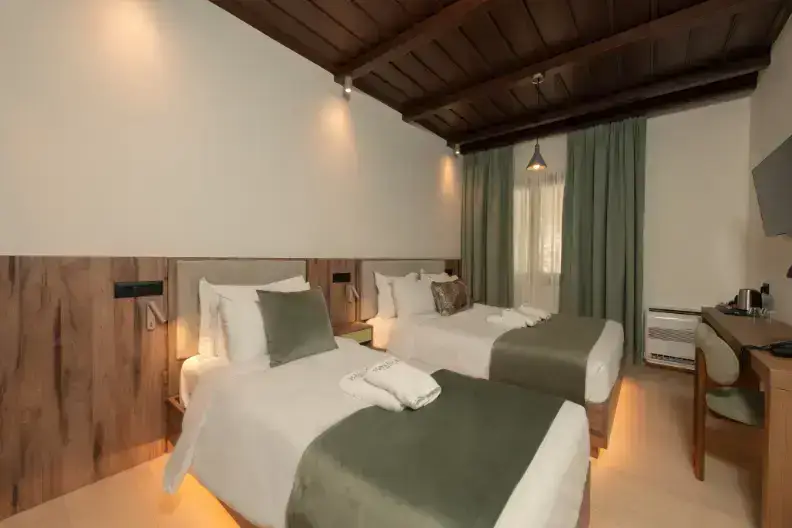 Rooms & Suites